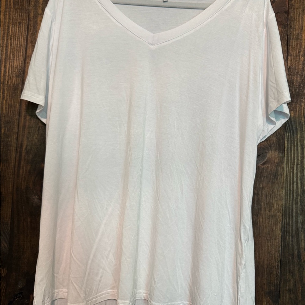 Source Unknown White V-Neck Short Sleeve Tee